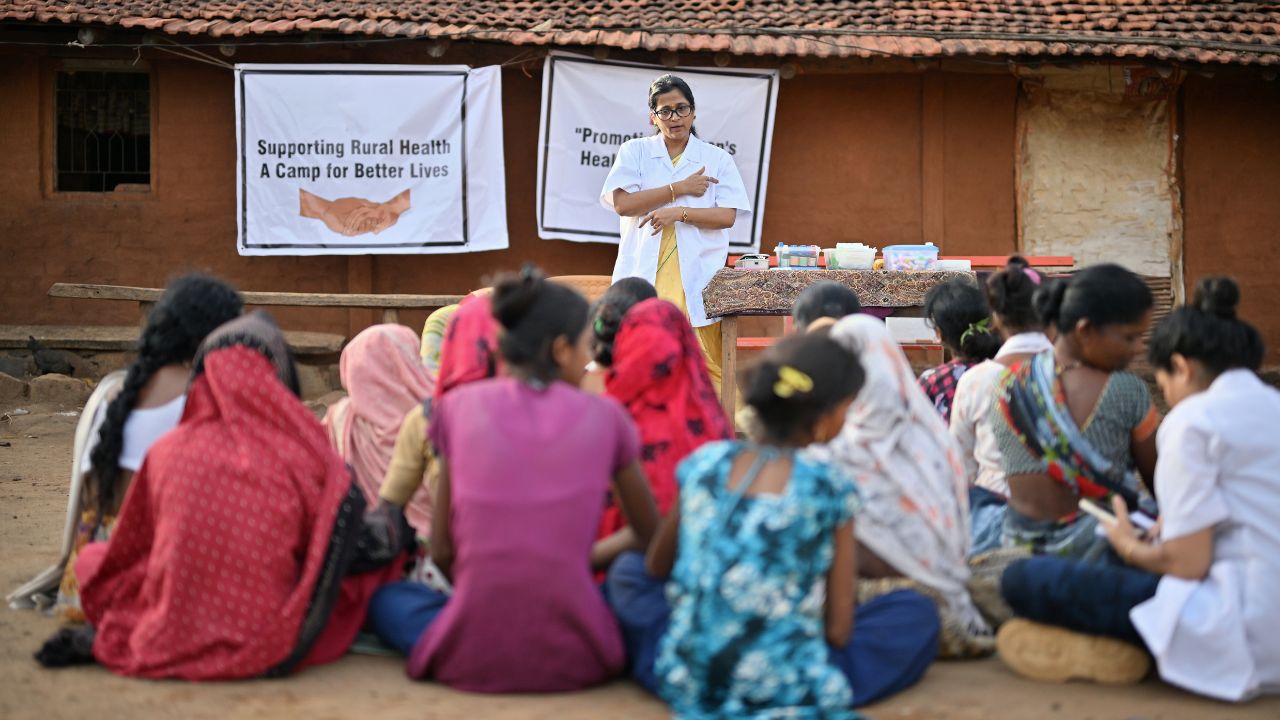 आशा, आंगनबाड़ी और मजदूरों को बड़ी राहत, अब आयुष्मान योजना से मिलेगा 5 लाख रुपये तक मुफ्त इलाज