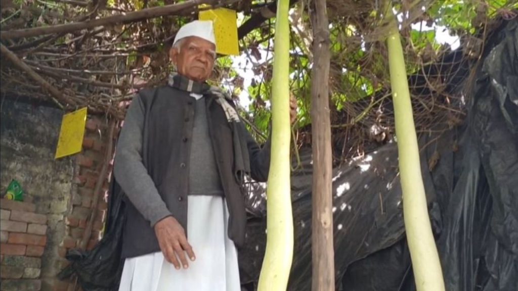 रघुपत सिंह: उत्तर प्रदेश के किसान रघुपत सिंह को मरणोपरांत पद्म सम्मान दिया गया है. एक दलित किसान होने के बावजूद उन्होंने बिना किसी सरकारी सहायता के 50 वर्षों में 100 से अधिक फसलों की किस्में विकसित कीं और 30 से ज्यादा विलुप्त होती प्रजातियों को संरक्षित किया.