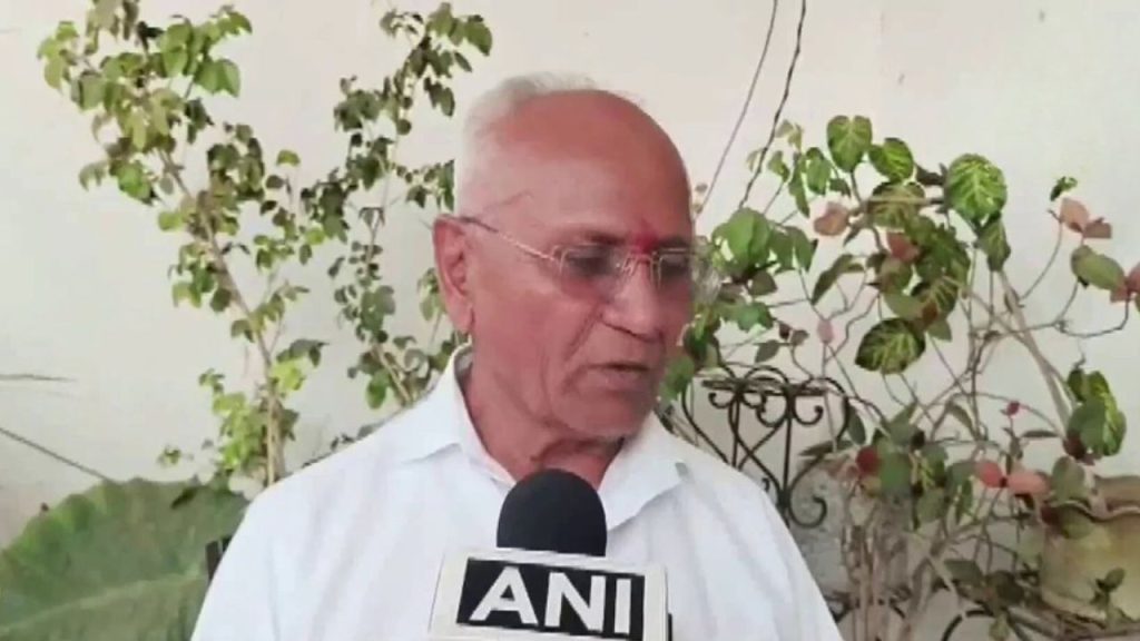 श्रीरंग देवाबा लाड: महाराष्ट्र के प्रगतिशील किसान श्रीरंग देवाबा लाड ने ‘दादा लाड कॉटन टेक्नोलॉजी’ विकसित कर कपास की पैदावार को तीन गुना तक बढ़ा दिया. ICAR द्वारा सराही गई इस तकनीक से हजारों किसान आर्थिक रूप से मजबूत और कर्ज मुक्त हो रहे हैं.