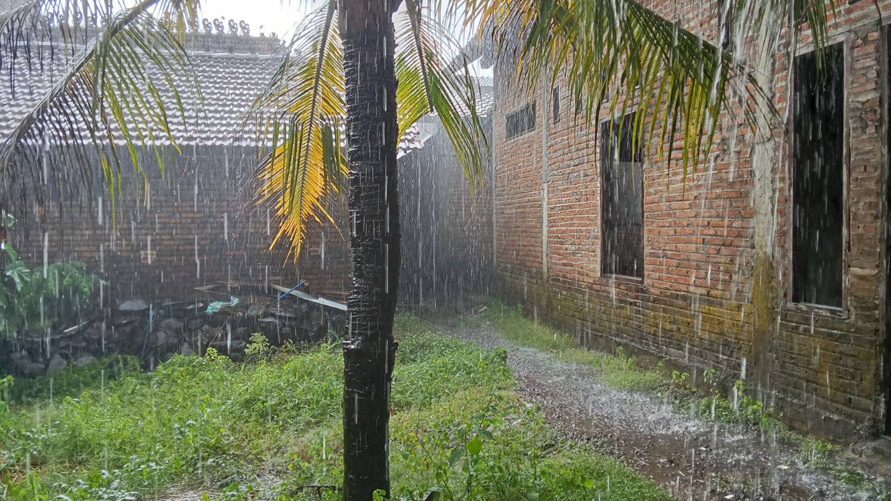 Weather Take Dangerous Turn With The Imd Issuing A Major Alert Warnings Of Hailstorms And Heavy Rain Several States