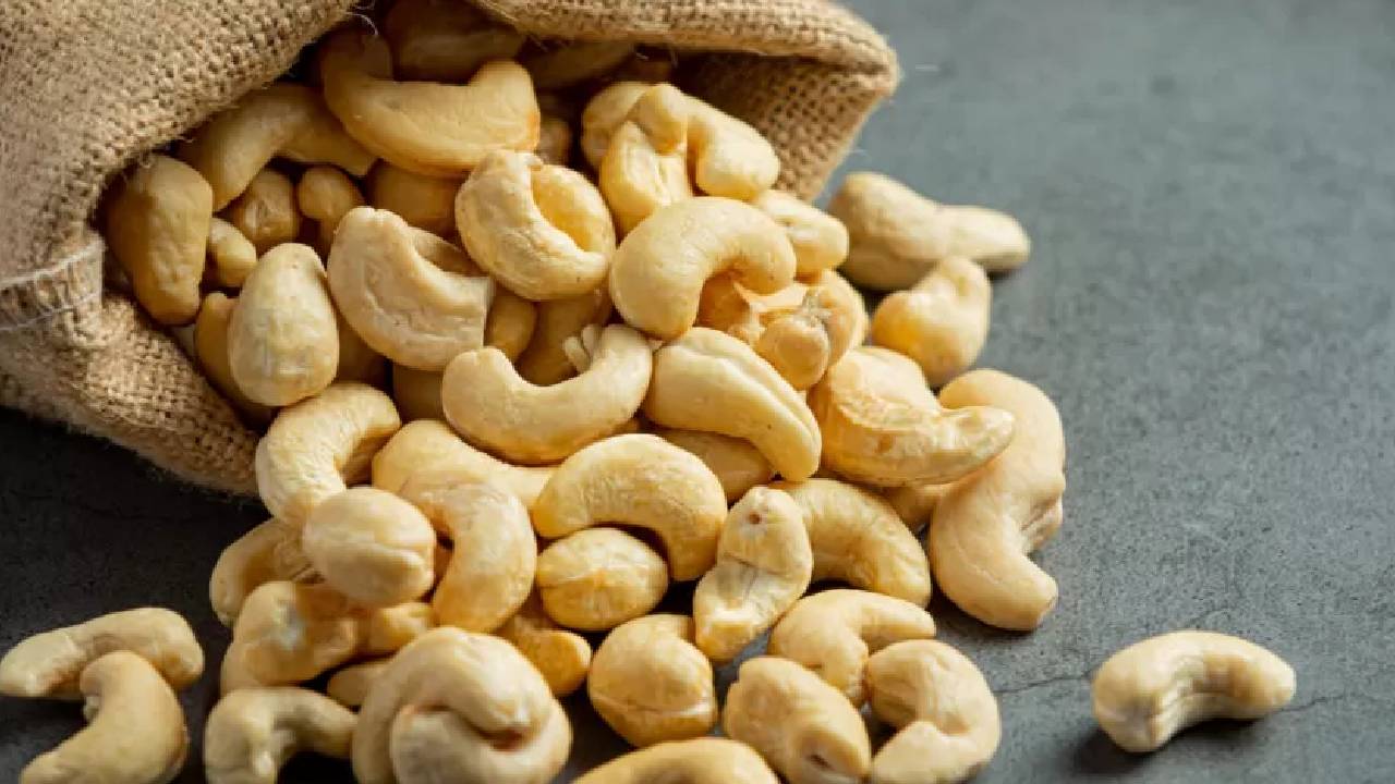Weak Rupee Hits India Cashew Industry Import Costs Rise Processors Under Pressure Despite Export Gains