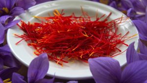 केसर की कीमत हुई डबल, 100 ग्राम का भाव 4000 रुपये.. फिर भी किसानों को नुकसान