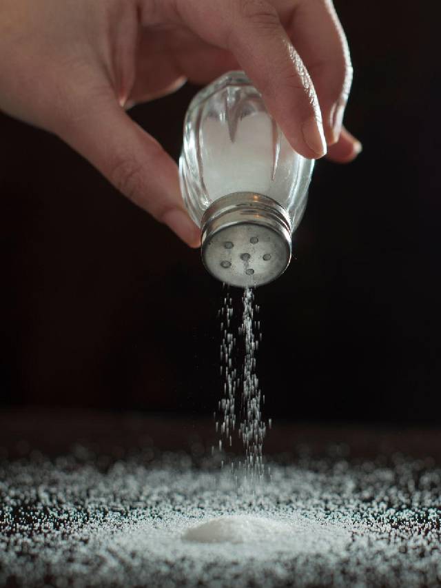 ज्यादा नमक आपकी सेहत का दुश्मन?  चुपचाप बना देता है बीमार