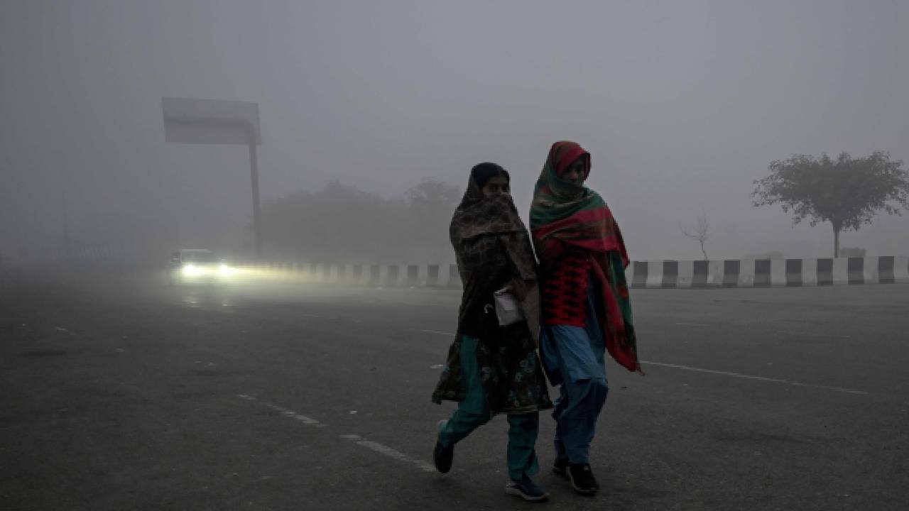 उत्तर भारत में गलन बढ़ी, तेज हवाओं के साथ कोहरा…जानिए कैसा रहेगा दिल्ली-यूपी-बिहार का मौसम?