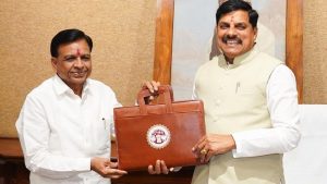 MP Budget 2026: लाडली बहनों के लिए 23,882 करोड़ का प्रावधान, किसान सम्मान निधि में 12 हजार रुपये मिलेंगे