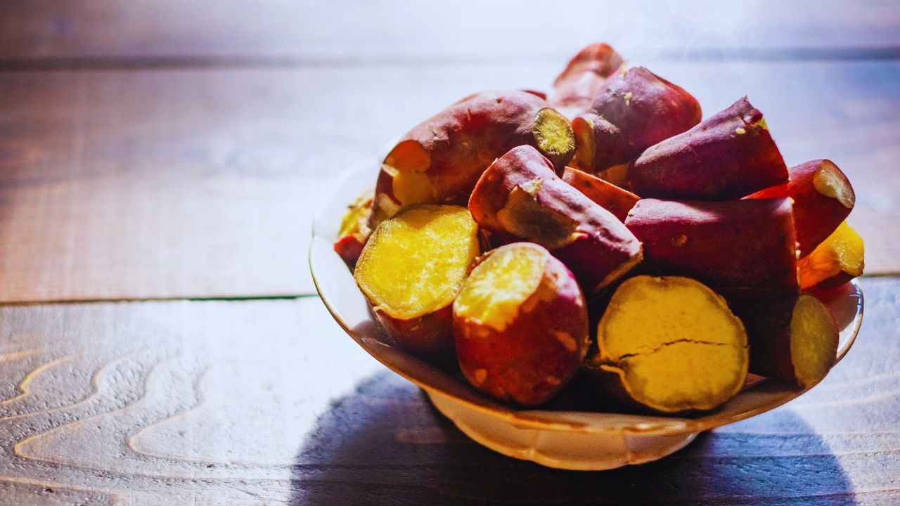 Tips And Tricks To Identify Chemically Coloured Sweet Potato Nakli Shakarkand Kaise Pehchane