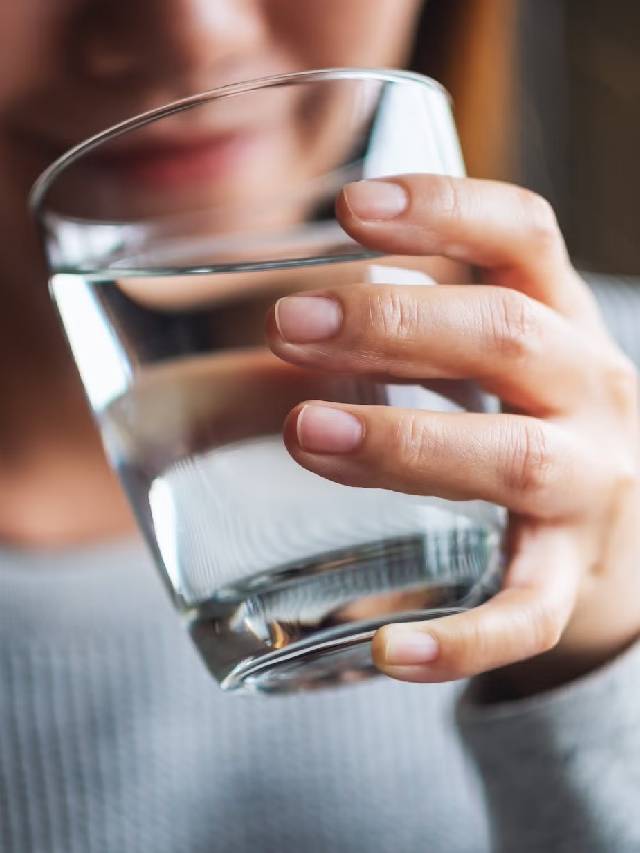 गुनगुना पानी कब पिएं और कब नहीं? जानें सेहत से जुड़ी जरूरी बातें