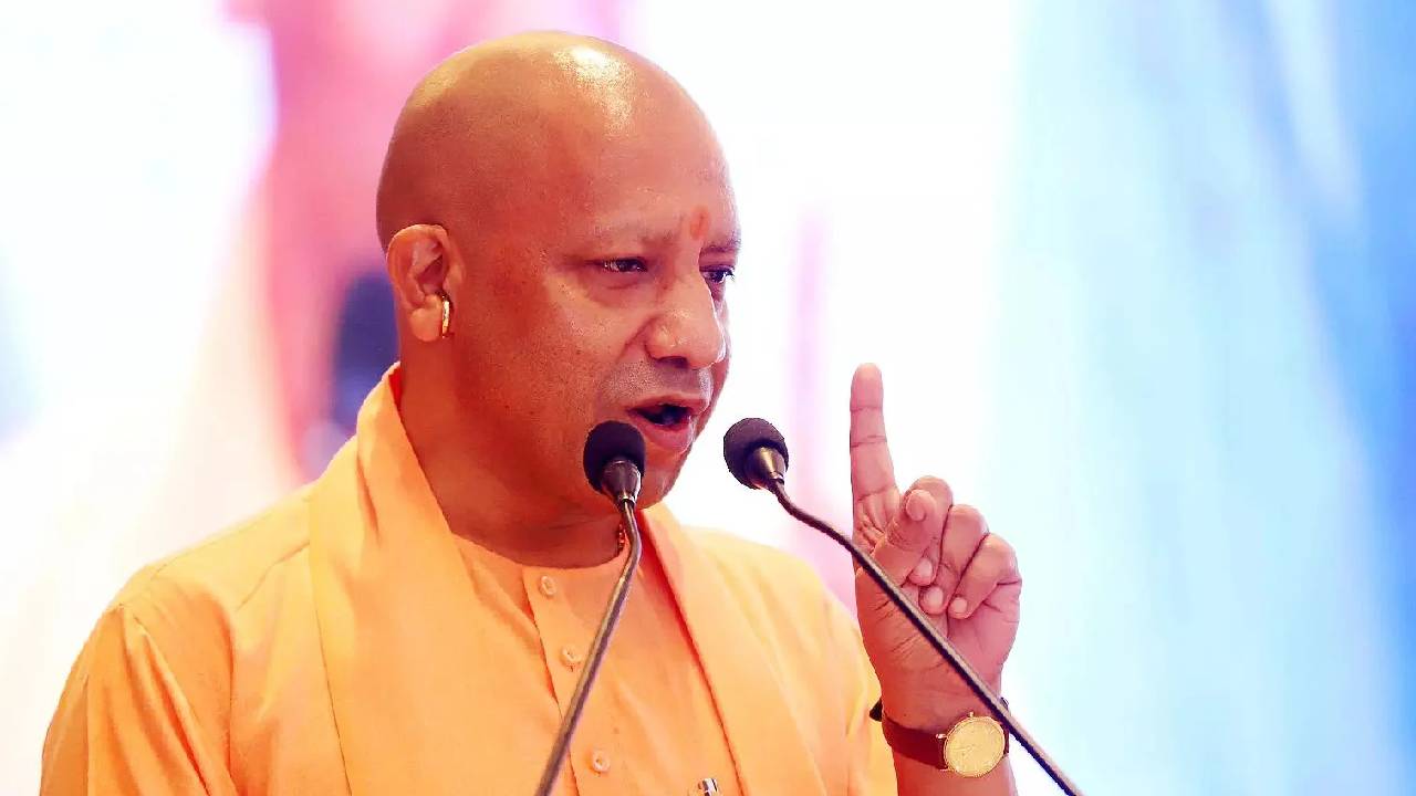 Cm Yogi Transfers 460 Crore To 2 51 Lakh Farmers And 3500 Families Under Crop Insurance And Accident Welfare Schemes Up