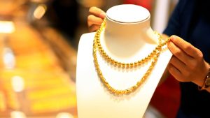 Gold Rate: सोना-चांदी सस्ता हुआ! क्या अभी खरीदने का सही मौका या आने वाली है बड़ी गिरावट?