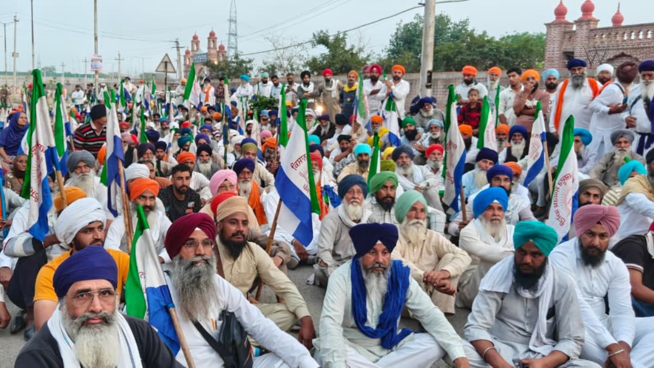 Punjab Police Detained Farmer Leader Sarwan Singh Pandher And Jaswinder Longowal From His Home Enraged Farmers Stage Massive Protests
