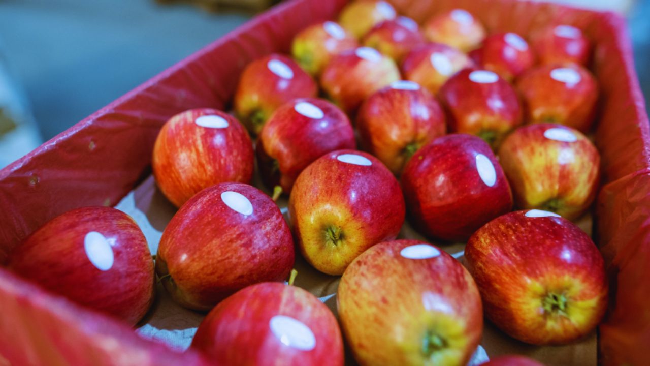 Fruit Vegetable Stickers Health Risk Adhesive Residue Side Effects Fssai Tips