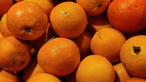 Orange Buying Tips: बाजार से संतरा खरीदते समय न करें ये गलती! ऐसे पहचानें मीठा और रसदार फल