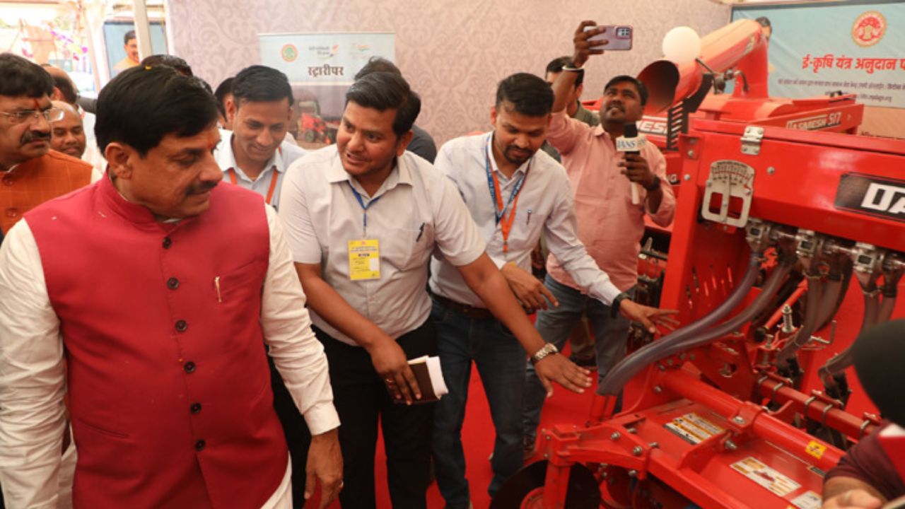 Small Farmers Rent Modern Agricultural Machinery Mp Cm Said Store For Agricultural Machines Will Be Opened In Every Assembly Constituency