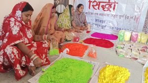 अनपढ़ ग्रामीण महिलाओं का कमाल.. सब्जियों के पत्ते, हल्दी-फूल से गुलाल बनाकर आत्मनिर्भर बनीं, देशभर में बिक्री