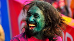 ऑर्गेनिक के नाम पर बिक रहे केमिकल रंग, होली से पहले ऐसे करें सही पहचान