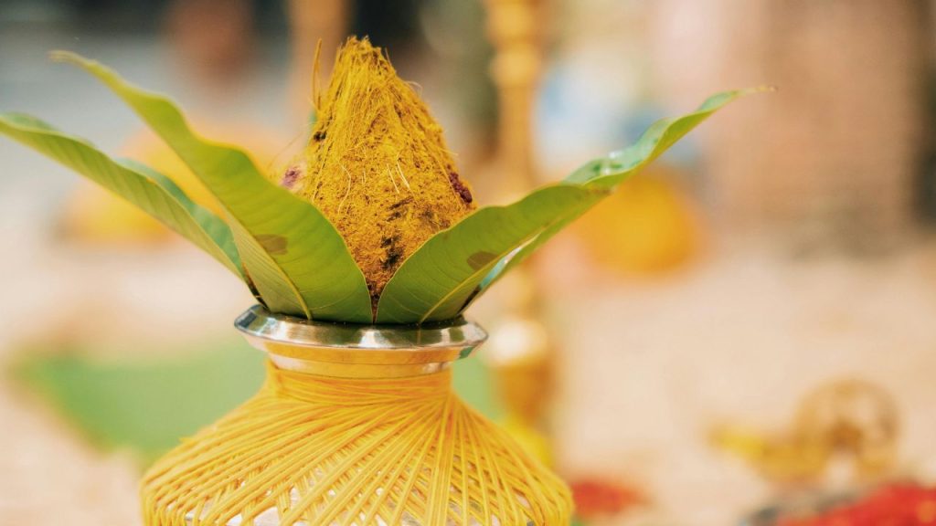 अक्षय तृतीया को अभुज मुहूर्त माना जाता है, पूरे दिन हर क्षण शुभ माना जाता है. किसी खास समय का इंतजार नहीं करना पड़ता, जिससे यह अवसर सभी के लिए आसानी से उपलब्ध होता है. अक्षय तृतीया को अभुज मुहूर्त माना जाता है, पूरे दिन हर क्षण शुभ माना जाता है. किसी खास समय का इंतजार नहीं करना पड़ता, जिससे यह अवसर सभी के लिए आसानी से उपलब्ध होता है.