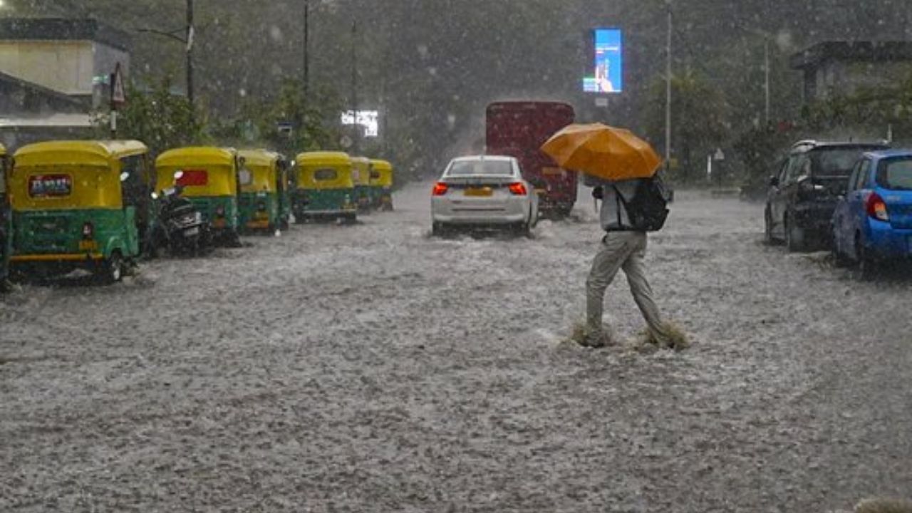 Rain Wreaks Havoc In Bengaluru 10 People Died And Ghaziabad Noida Rain Storm Alert Today