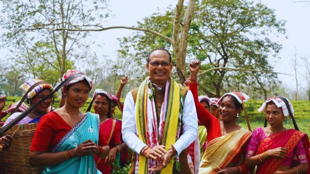 शिवराज सिंह चौहान ने असम की पवित्र भूमि से मां आदिशक्ति कामाख्या को प्रणाम किया. उन्होंने असम की धार्मिक और सांस्कृतिक महत्ता को सम्मानित किया और इसे देश की ऐतिहासिक गौरवशाली भूमि बताया. शिवराज सिंह चौहान ने असम की पवित्र भूमि से मां आदिशक्ति कामाख्या को प्रणाम किया. उन्होंने असम की धार्मिक और सांस्कृतिक महत्ता को सम्मानित किया और इसे देश की ऐतिहासिक गौरवशाली भूमि बताया.