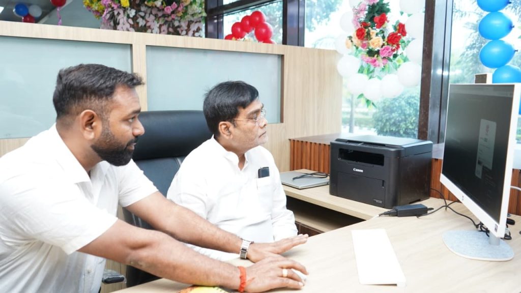 डिजिटल निदेशालय और मॉडल हायरिंग सेंटरों के जरिए किसान सीधे प्रशिक्षण पाएंगे और कृषि यंत्र इस्तेमाल कर सकेंगे. इससे फसल की गुणवत्ता बढ़ेगी, पैदावार अच्छी होगी और किसान की आय में भी बढ़ोतरी होगी.