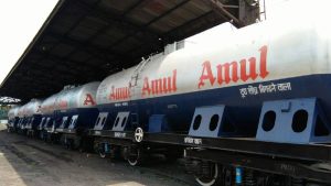 गुजरात से जम्मू-कश्मीर तक पहली बार रेल से पहुंचा अमूल का 1000 टन डेयरी उत्पाद, लोगों को मिलेगी राहत