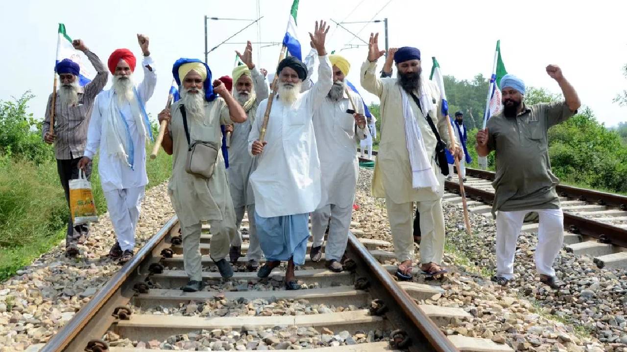 Punjab Farmers Rail Roko Protest 18 Locations Wheat Procurement Delay Train Services Disruption