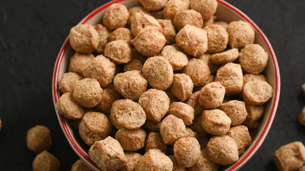 भारत में सोयामील की खपत 7 प्रतिशत तक घटने का अनुमान, महंगे दामों के चलते पशुपालक सस्ते चारे की ओर कर रहे रुख