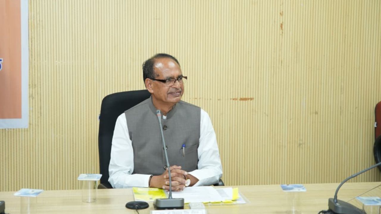 Shivraj Singh Chouhan Reviews Wheat Procurement In Vidisha Orders Sudden Crackdown