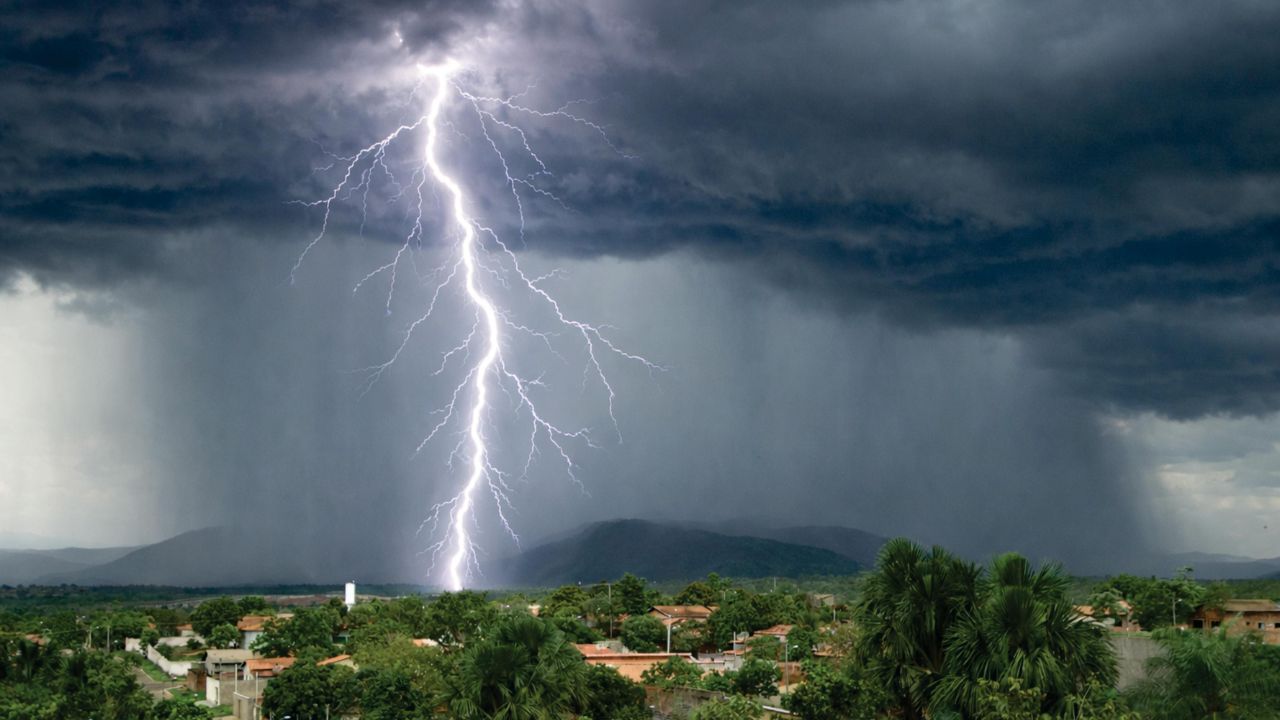 Todays Weather Update 31 May Imd Issues Alert For 10 States Rain Thunderstorm With 70 Kmph Winds