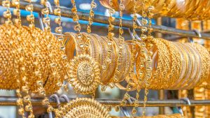 Gold Rate: शादी सीजन से पहले सस्ता हुआ सोना, चांदी में भी गिरावट, जानें आपके शहर में क्या है नया रेट