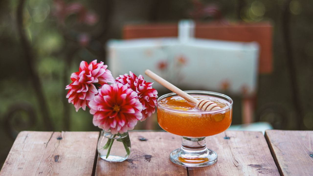 Kashmir Honey Production Falls Due To Cold Weather Low Flowering