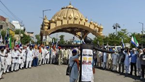 खाद संकट पर भड़के किसानों का देशव्यापी आंदोलन, हरियाणा से राजस्थान तक नारेबाजी-पुतले जलाए  
