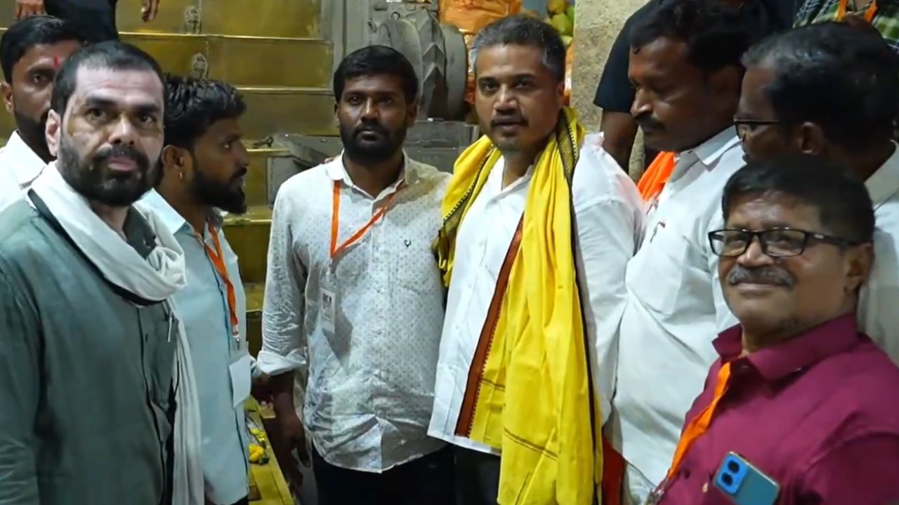 Maharashtra Farmers Loan Waiver Issue Rohit Pawar Calls Off Hunger Strike After Government Assurance