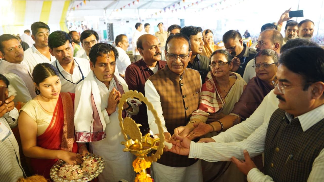Shivraj Singh Chouhan Announces Rural Roads Mama Coaching Lakhpati Didi Raisen Pm Kisan Samman