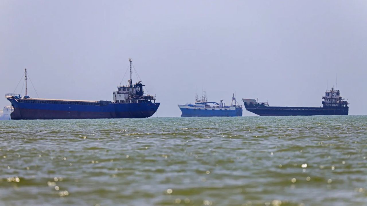 Four Ships Carrying Urea Dap Fertilizer Clears Strait Of Hormuz Head To Indian Ports Boosts Kharif Season Stock