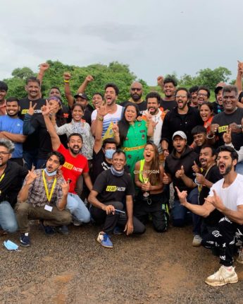 फाइनल राउंड में निया शर्मा के साथ अली गोनी, करण वाही, जैस्‍म‍िन भसीन और भारती सिंह थीं। बता दें कि यह सीजन पहली बार इंडिया में फिल्माया गया था।रोहित शेट्टी ने अपनी स्टंट टीम के साथ इस शो मुंबई की फिल्म सिटी में शूट किया। 