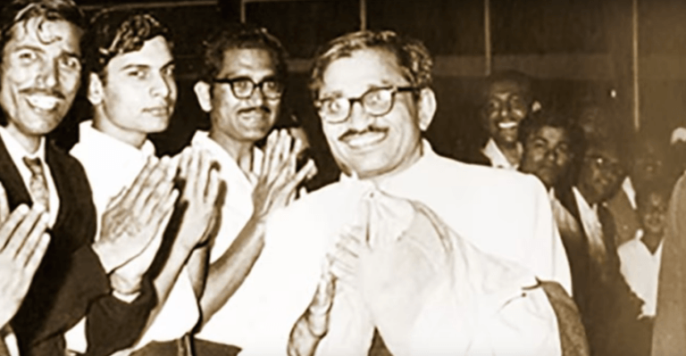 आजादी के बाद वर्ष 1962 में देश में तीसरे लोकसभा के चुनाव हुए. लेकिन एक साल बाद ही कुछ सीटों में उपचुनाव की स्थिति बन गई. उपचुनाव जिन सीटों पर हुआ उसमे से उत्तर प्रदेश की जौनपुर सीट भी शामिल थी. पूरे देश की नजरें इसी पर थीं, क्योंकि यहां से जनसंघ के उम्मीदवार के रूप में पंडित दीनदयाल उपाध्याय रण भूमि में उतरे थे.