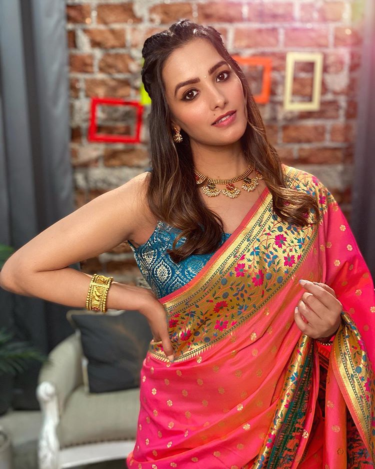 अनिता हसनंदानी 39 साल की हैं और अब उनके घर जल्द ही नन्हा मेहमान आने वाला है।