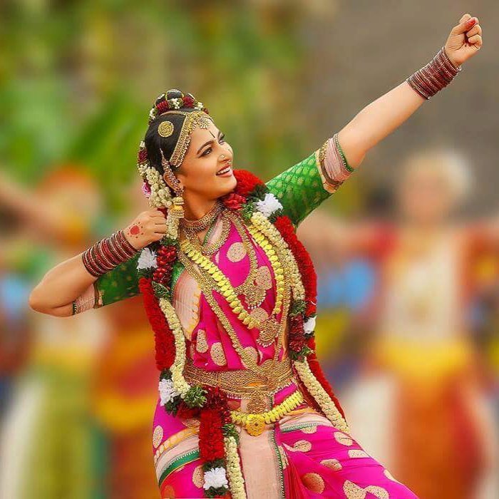कयास लगाया जा रहा है कि अनुष्का ने अपने फैन क्लब अकाउंट को ऑफिशियल बना लिया है।