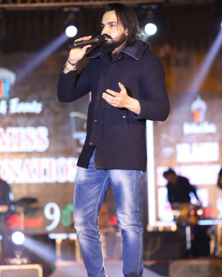 वीर साहू हरियाणवी सिंगर कंपोजर, राइटर, प्रोड्यूसर और एक्टर हैं। उन्हें भी अपनी सिंगिंग के लिए जाना जाता&nbsp;&nbsp;हैं। वह हरियाणा और पंजाब में काफी पॉप्युलर हैं।&nbsp;