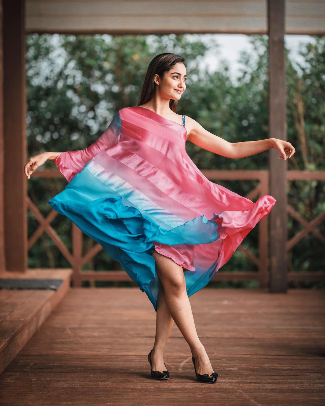 त्रिधा ने 4 साल की उम्र से ओडिसी डांस सीखना शुरू कर दिया था। उन्होंने कई स्टेज परफोर्मेंस भी दिया है।  