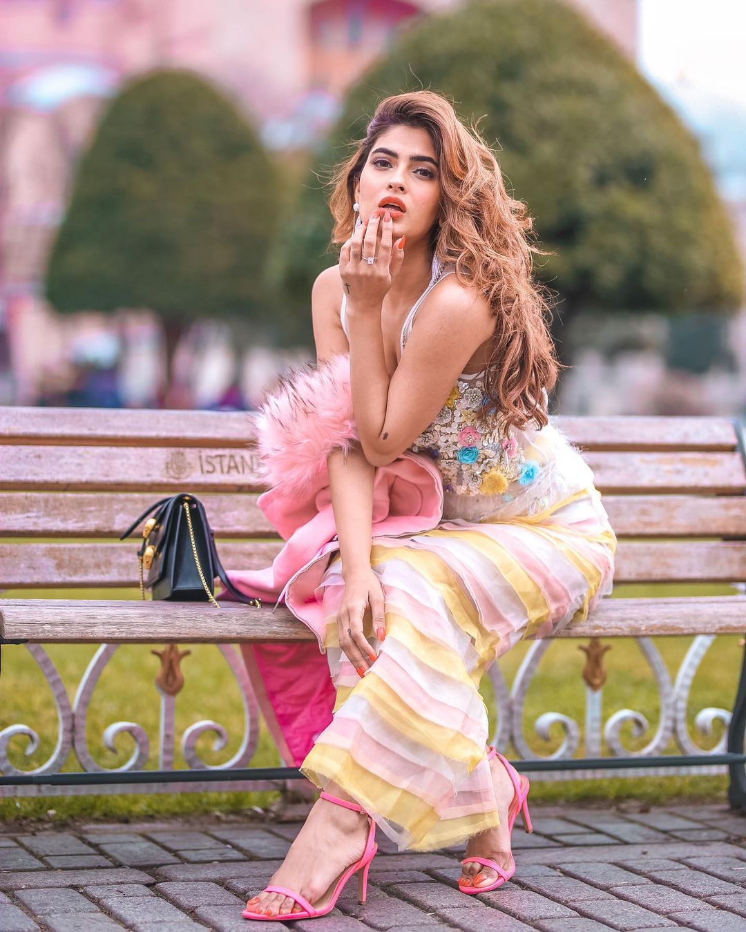इसके अलावा करिश्मा ने 'लाइफ सही है' और 'फिक्सर' जैसी वेब सीरीज में भी काम किया है। 