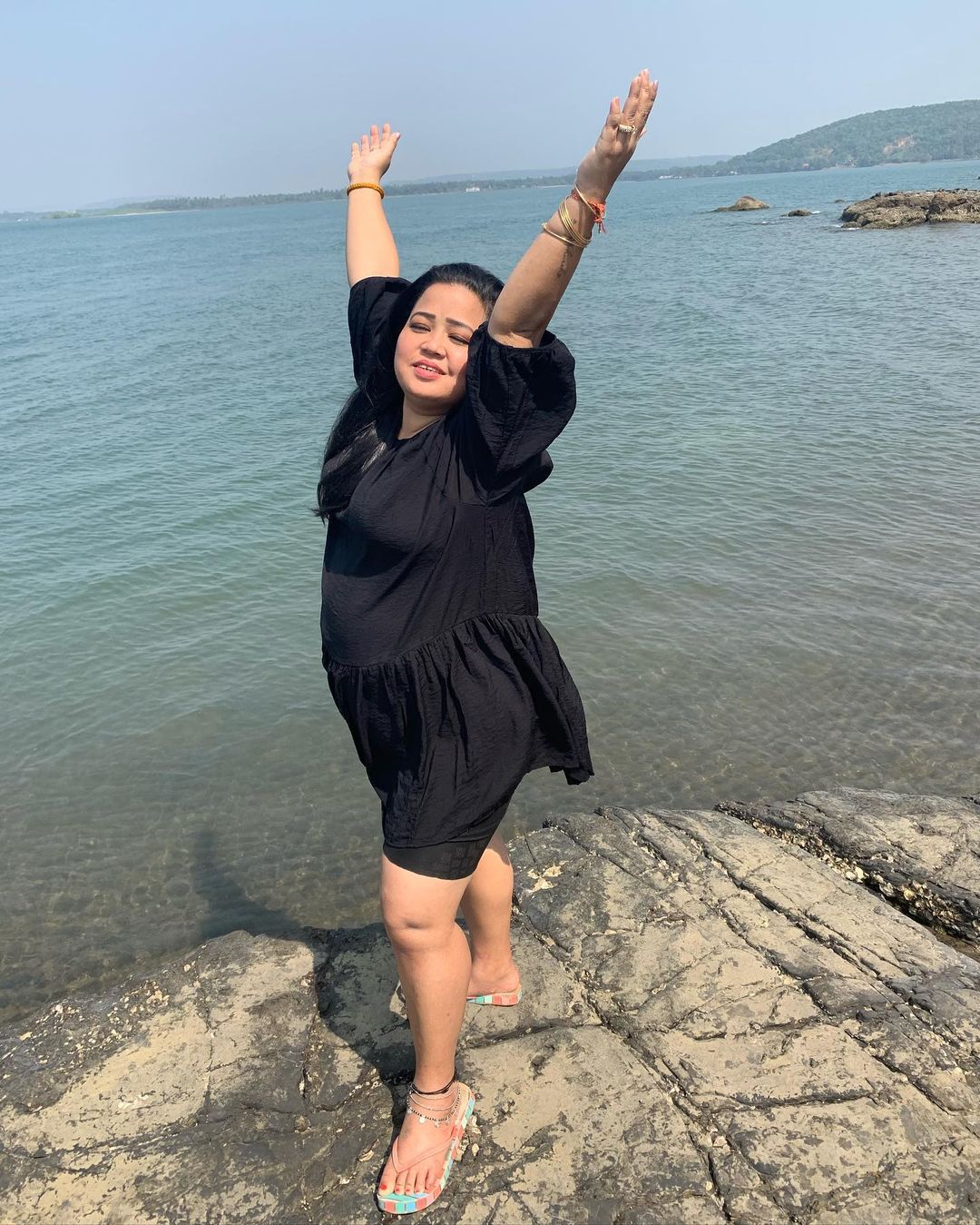 समंदर किनारे बेहद खास अंदाज में आई नजर (credit photos - instagram)