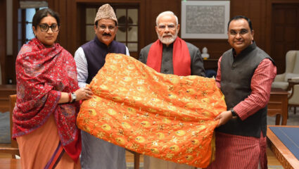 पीएम मोदी ने अजमेर शरीफ दरगाह में उर्स पर चढ़ाई जाने वाली चादर सौंपी