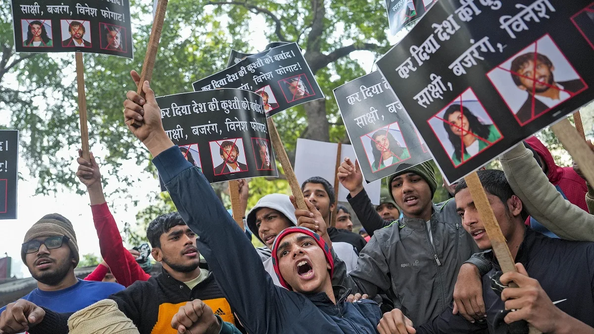 Young wrestlers protest against Punia, Malik