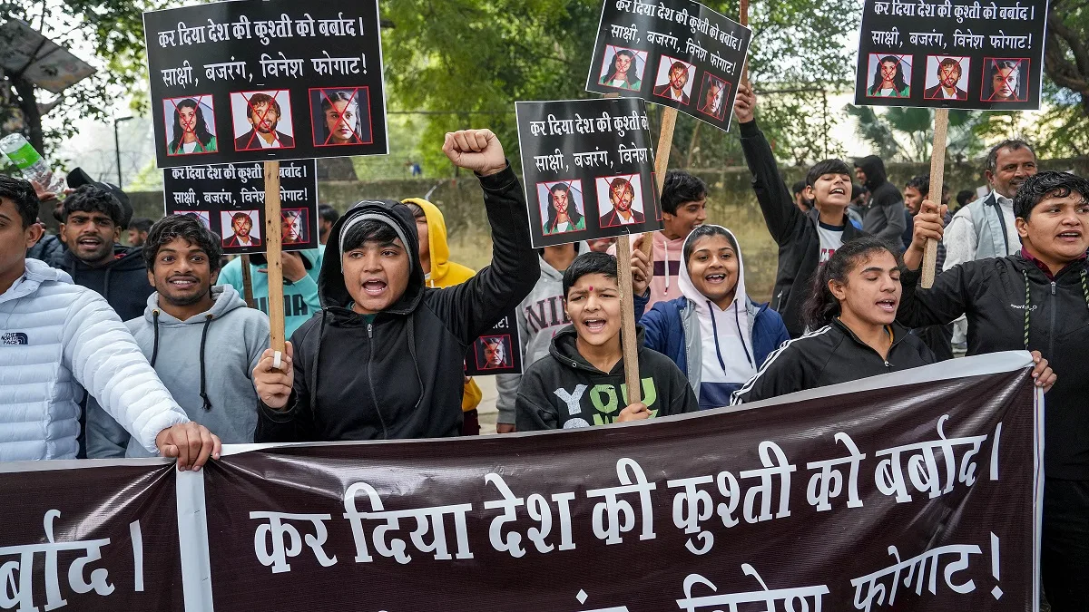 Young wrestlers protest against Punia, Malik
