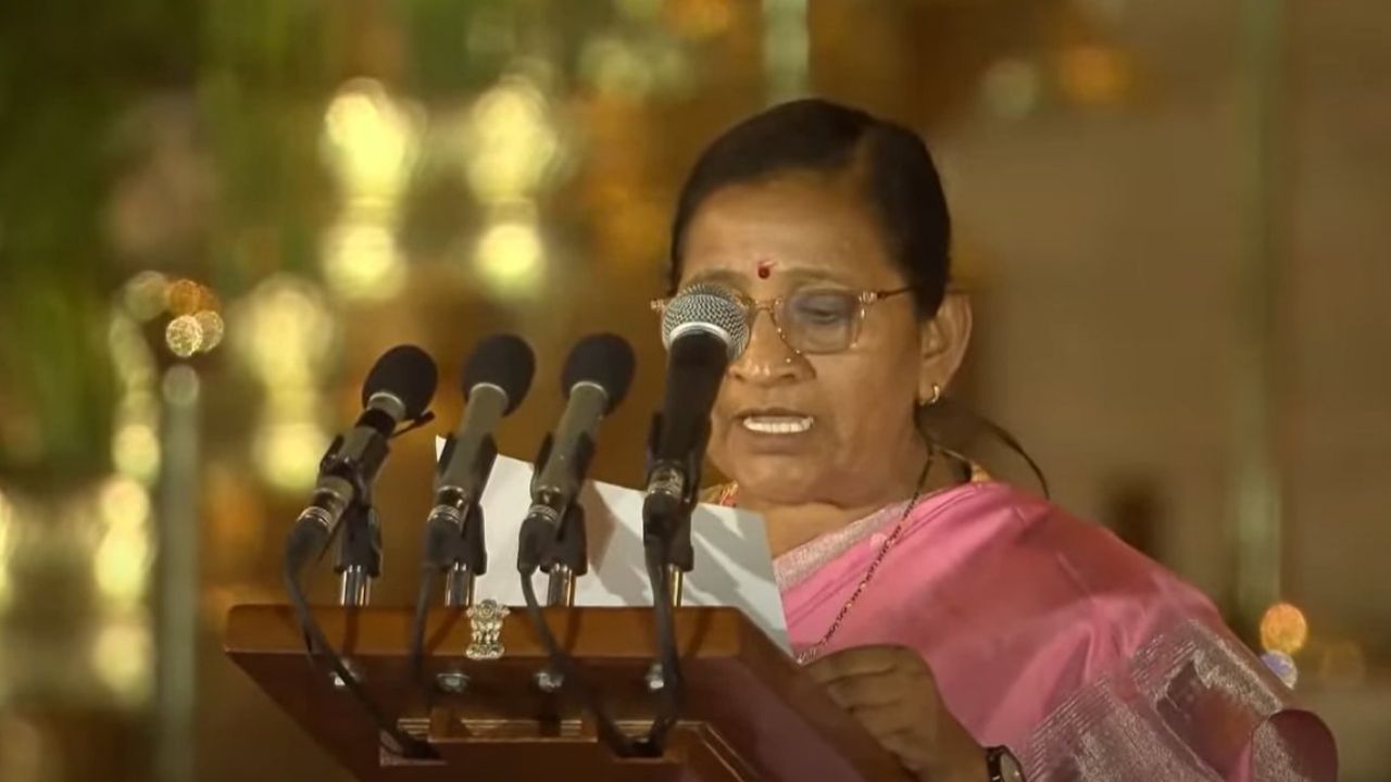 निमुबेन बाभंणिया गुजरात के भावनगर से सांसद हैं। वह लोकसभा चुनाव लड़ने से पहले मेयर थीं। उन्होंने अपने प्रतिद्वंद्वी को साढ़े चार लाख वोटों से हराया। उन्होंने विज्ञान विषय में स्नातक किया है। 