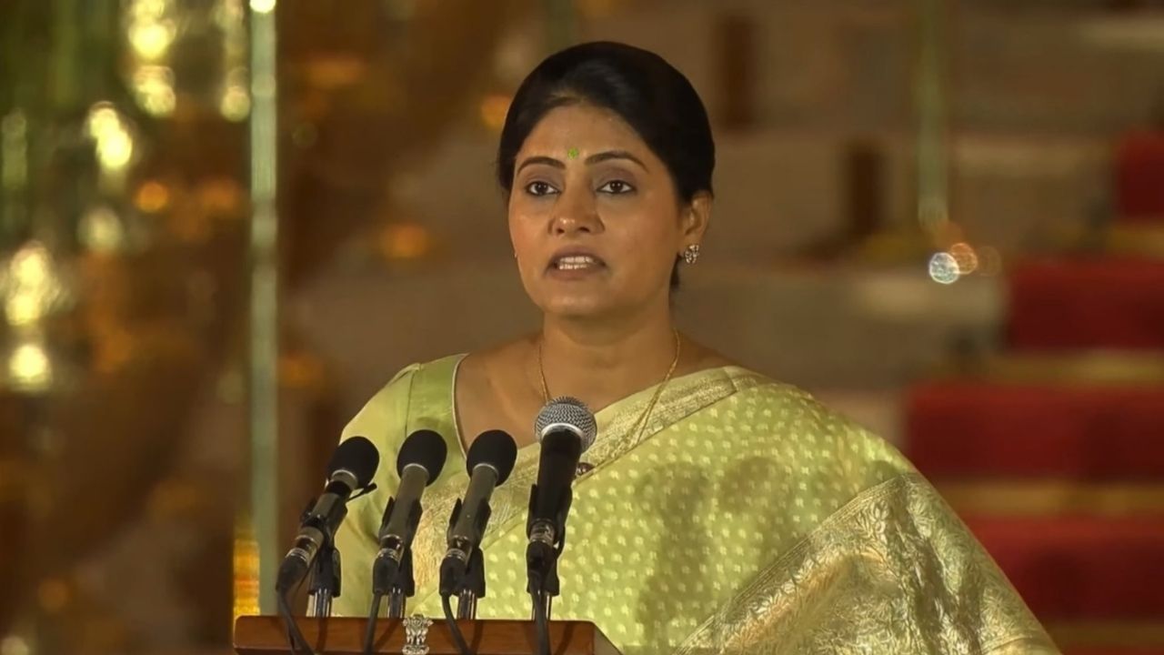अनुप्रिया पटेल उत्तर प्रदेश की एक युवा महिला नेता हैं। वह अपने पिता सोनेलाल की पार्टी अपना दल (एस) का प्रतिनिधित्व करती हैं। अनुप्रिया पटेल का जन्म 29 अप्रैल 1981 को उत्तर प्रदेश के कानपुर में हुआ था। इस बार वह मोदी कैबिनेट का हिस्सा बनी हैं।