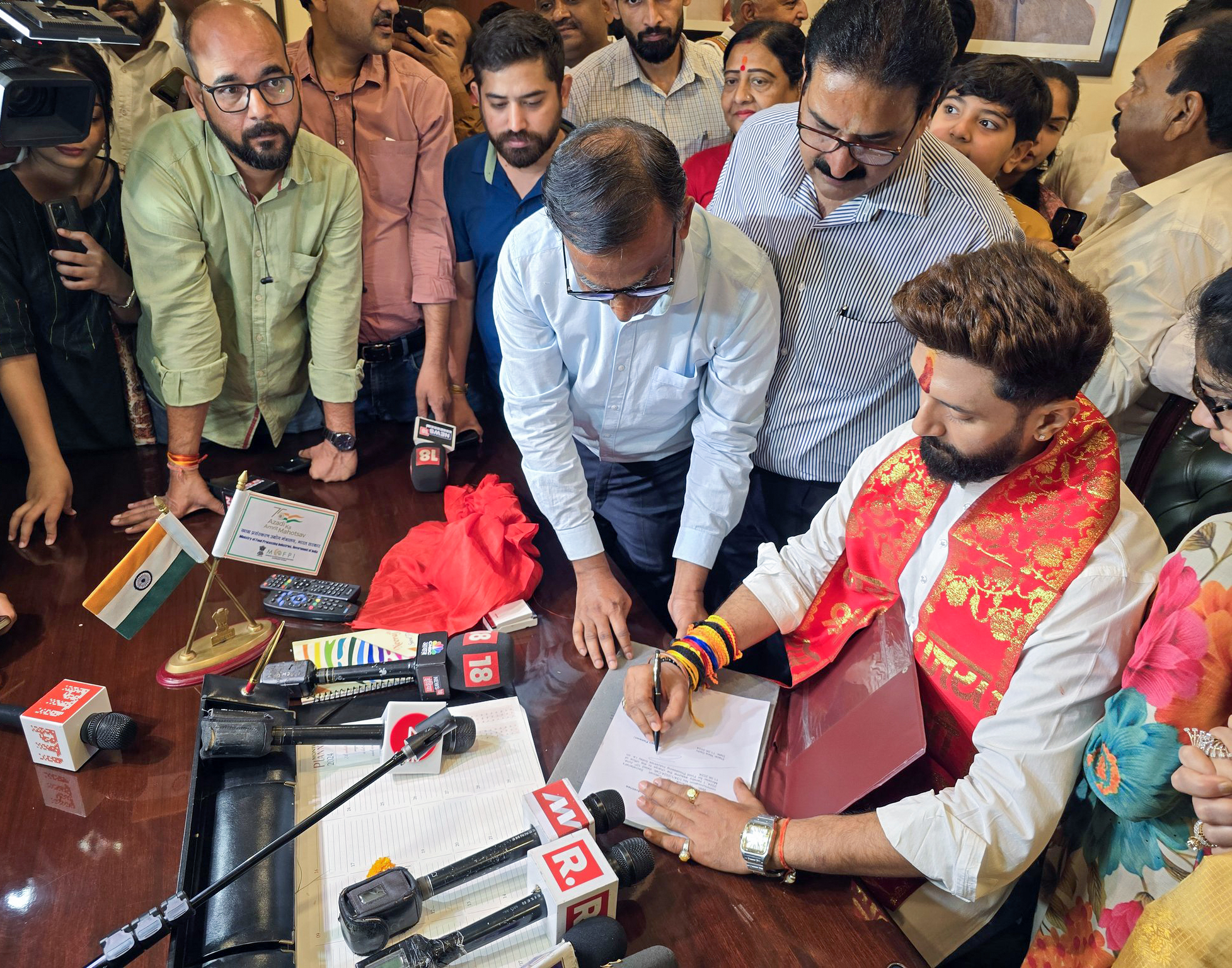 पदभार ग्रहण करने के बाद मीडिया से उन्होंने कहा, 
