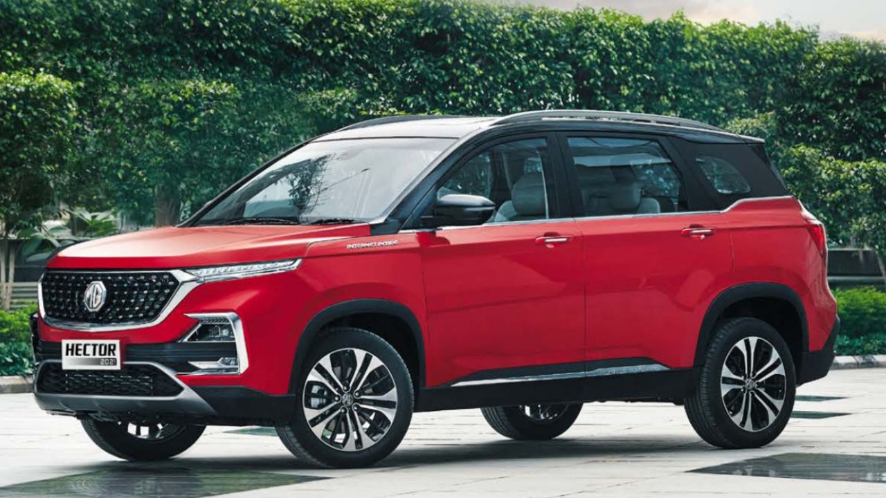 MG Hector Plus कार का डिजल वेरिएंट 15.58 किलोमीटर प्रति लीटर और पेट्रोल वेरिएंट 13.79 किलोमीटर प्रति लीटर माइलेज देता है। हेक्टर प्लस भारत की सबसे व्यावहारिक, फीचर से लैच और रोमांचक सात-सीटर एसयूवी में से एक है। कार के केबिन को और ज्यादा स्पेस के साथ आरामदायक बनाया गया है। 