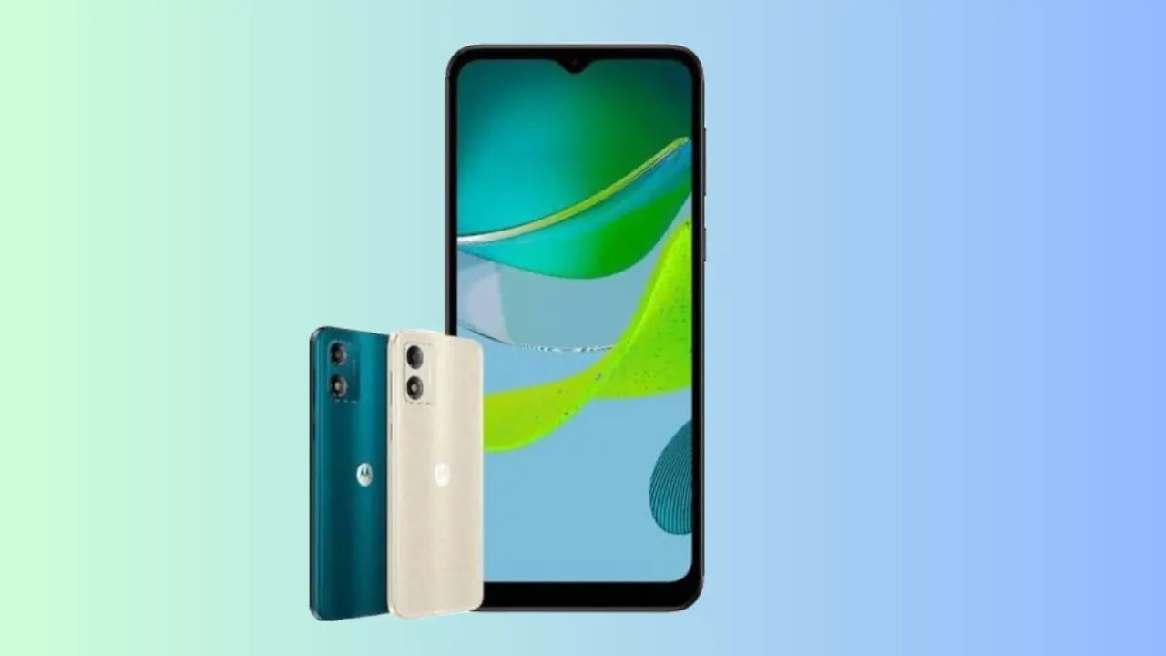 इस फोन के स्पेसिफिकेशन की बात की जाए तो इसकी सबसे खास बात है ये स्मार्टफोन Android 14 Go ऑपरेटिंग सिस्टम पर काम करता है। साथ ही इस फोन में आपको AI सपोर्ट वाला 13 मेगापिक्सल प्राइमरी कैमरा भी मिलता है और सेल्फी के लिए इसमें 5 मेगापिक्सल का फ्रंट कैमरा दिया गया है। Moto E14 में आपको 6.56 इंच की HD+ डिस्प्ले दिया गया है, जो 90Hz के रिफ्रेश रेट के साथ आता है। प्रोसेसर के तौर पर इस फोन में UNISOC T606 प्रोसेसर लगाया गया है। 